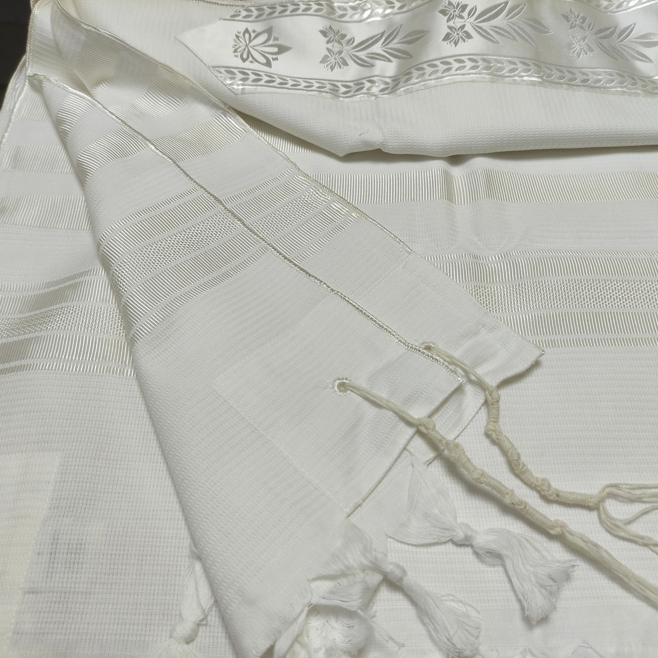 Cotton Tallis-White Lines Size 70 (72" x 58")