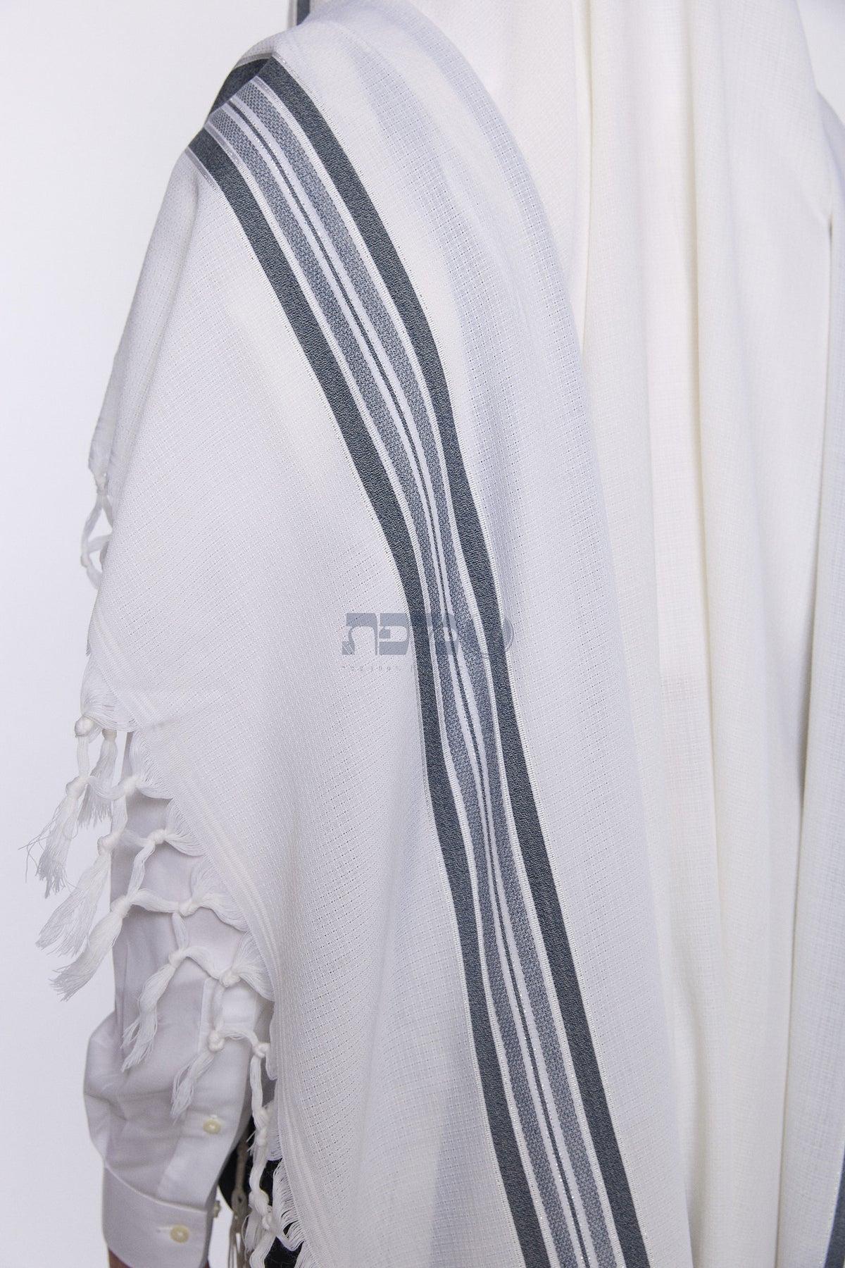 Mofet Wool Tallit - Hallel/Luxurious Weave Design (Size 50 Blue)