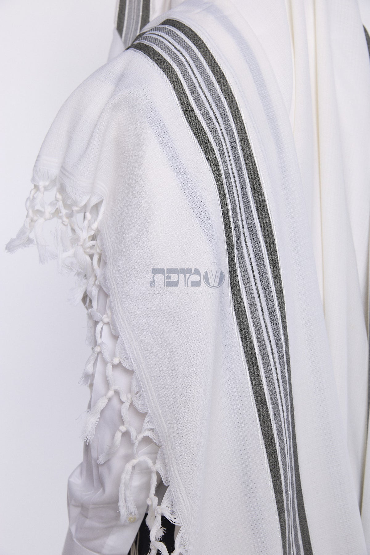 Mofet Wool Tallit - Hallel/Luxurious Weave Design (Size 60 Gray)