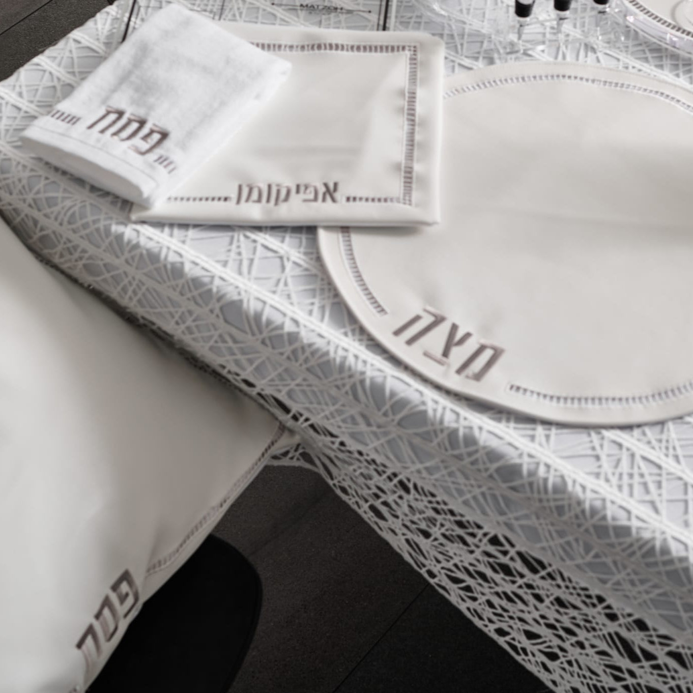Hemstitched Pesach Set