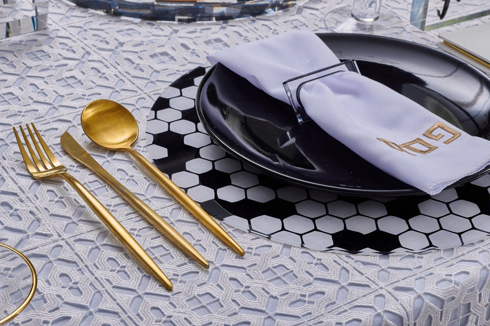 Onyx Pesach 2024 Tablescape - Waterdale Collection